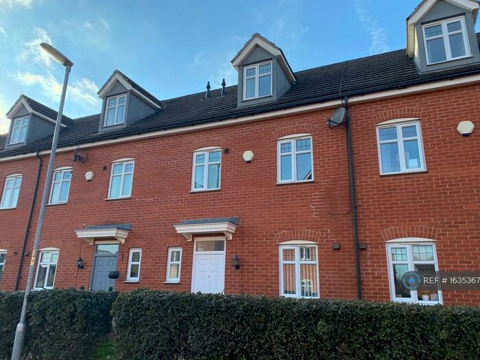 4 Bedroom Terraced House To Rent In Kirkstall Close, Lincoln, LN2