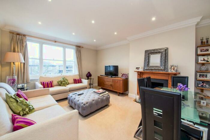 2 Bedroom Flat To Rent In Belsize Square, London, NW3