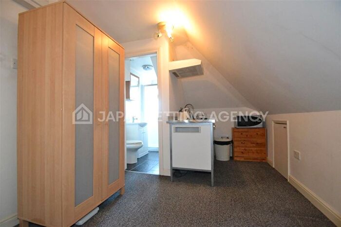 Studio To Rent In Noel Road, West Acton, W3