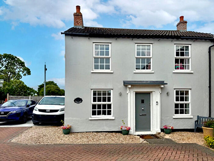 3 Bedroom Semi-Detached House For Sale In Shortmead Street, Biggleswade, SG18