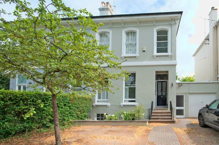 2 Bedroom Apartment To Rent In Sydenham Road North, Cheltenham, GL52