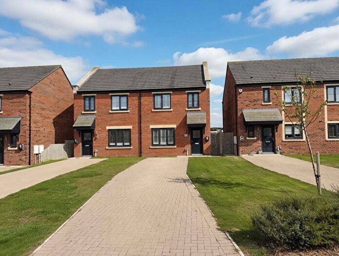 3 Bedroom Semi Detached House For Sale In Broadfield Meadows, Callerton, Newcastle Upon Tyne, NE5