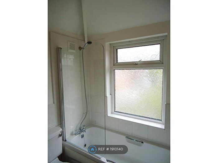 6 Bedroom Semi-Detached House To Rent In Yew Tree Road, Manchester, M14
