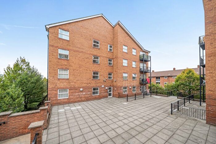 1 Bedroom Flat For Sale In Holly Street, Luton, LU1