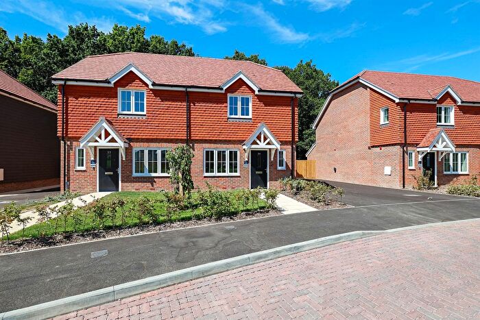 3 Bedroom Semi-Detached House For Sale In Haroldslea Drive, Horley, RH6