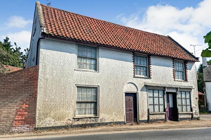 Detached House For Sale In The Post Office Stores, Farnham, IP17