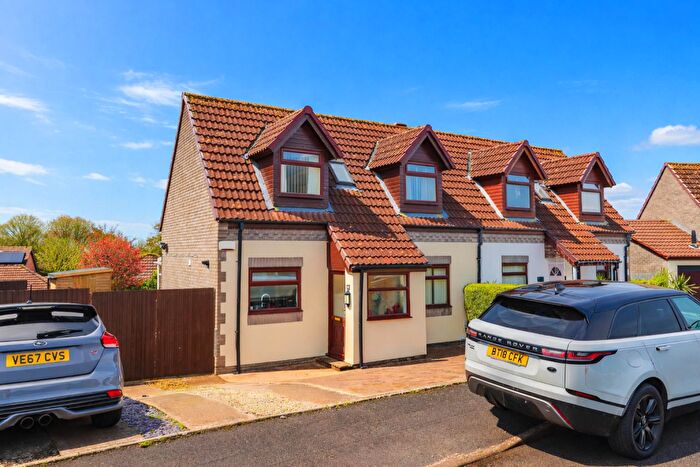 2 Bedroom Semi-Detached Bungalow For Sale In Francis Road, Barry, CF62