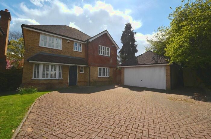 4 Bedroom Detached House To Rent In Holm Grove, Hillingdon, UB10