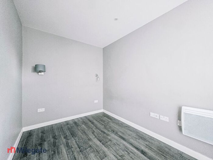 Studio To Rent In Hamlet Court Road, Westcliff-On-Sea, SS0