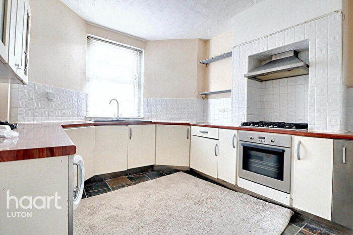 1 Bedroom Apartment For Sale In Clarendon Road, Luton, LU2