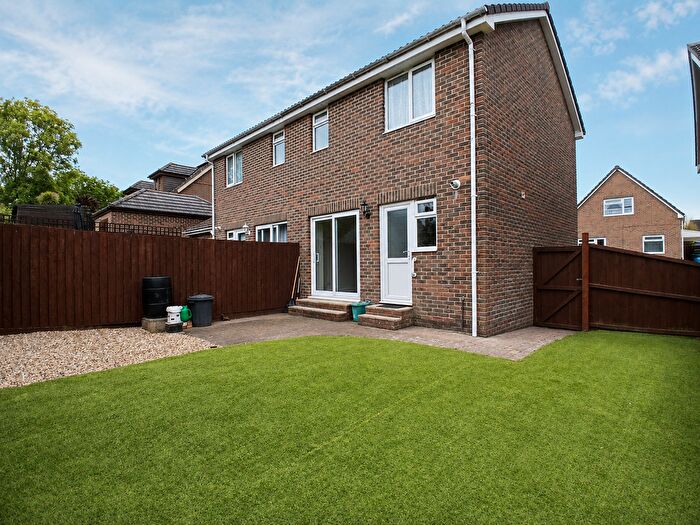 2 Bedroom Semi-Detached House To Rent In Kingslea Park, East Cowes, PO32
