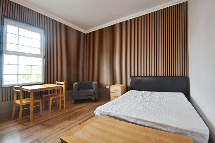 Studio To Rent In London Road, Reading, RG1