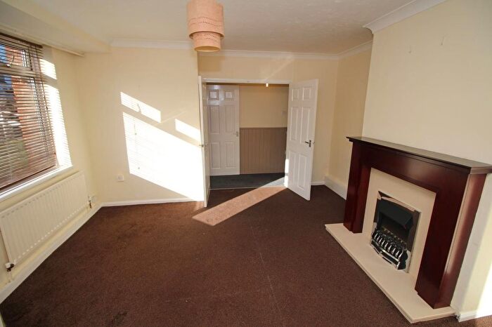 2 Bedroom Flat To Rent In Creighton Avenue, Kenton, Newcastle Upon Tyne., NE3