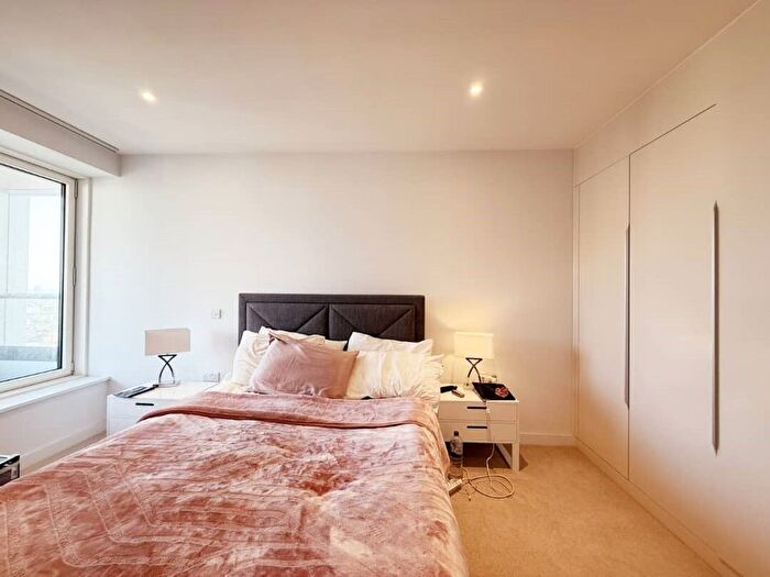 1 Bedroom Flat To Rent In Hurlock Heights, Deacon Street, SE17