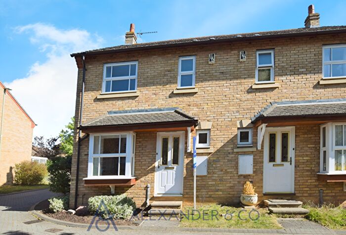 3 Bedroom Semi-Detached House To Rent In Larkspur Square, Bure Park, Bicester, OX26