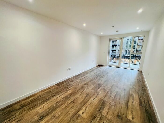 2 Bedroom Flat To Rent In Smithy Lane, Hounslow, TW3