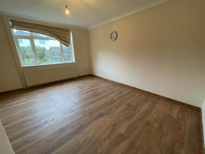 3 Bedroom End Of Terrace House To Rent In Buckingham Road, Borehamwood, WD6