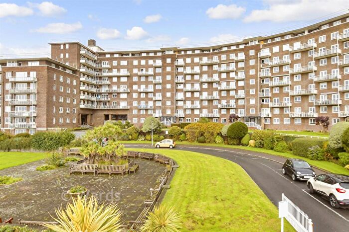 3 Bedroom Flat For Sale In The Gateway, Dover, Kent, CT16