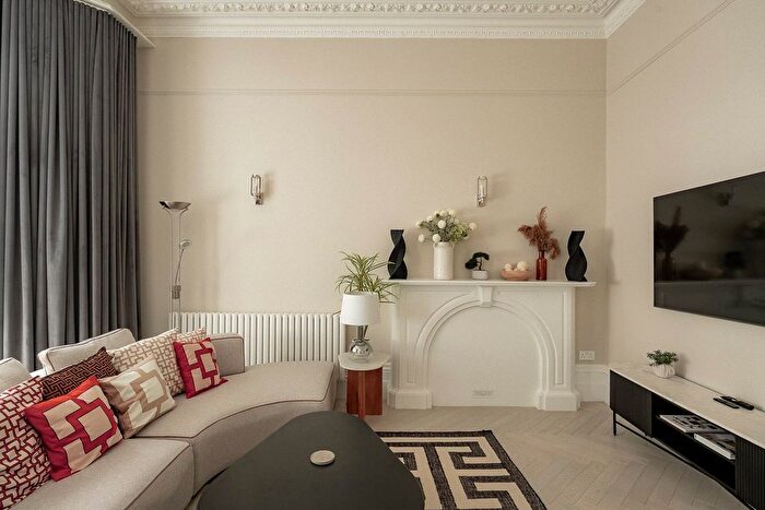 4 Bedroom Flat To Rent In Southwell Gardens, South Kensington, SW7