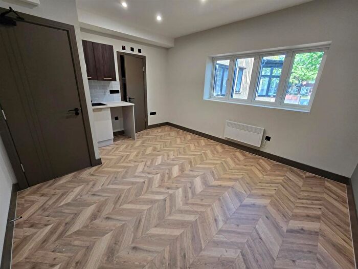 Studio To Rent In Green Lane, Shepperton, TW17