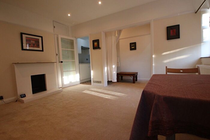 Studio To Rent In Erskine Hill, London, NW11