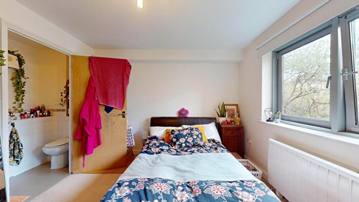 2 Bedroom Flat To Rent In Balham High Road, London, SW17