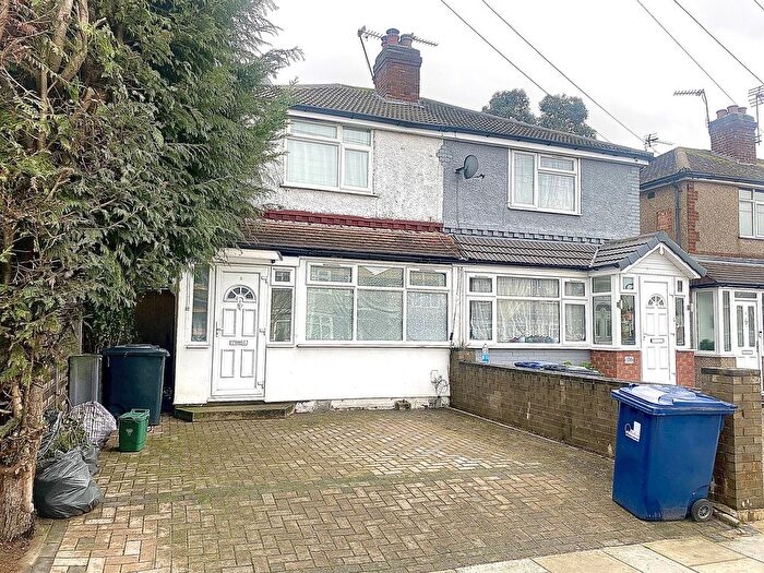 1 Bedroom Flat To Rent In Wood End Close, Northolt, UB5