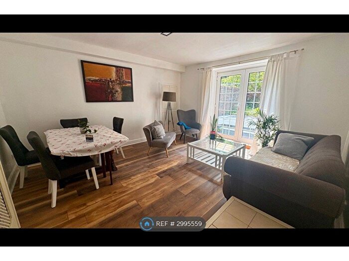 2 Bedroom Flat To Rent In Loudon Terrace, Glasgow, G12