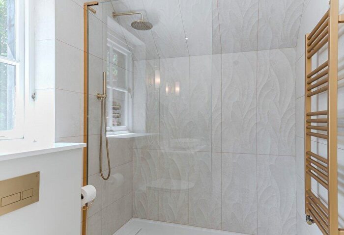 1 Bedroom Flat To Rent In Hedgerley Lane, Gerrards Cross, Buckinghamshire, SL9