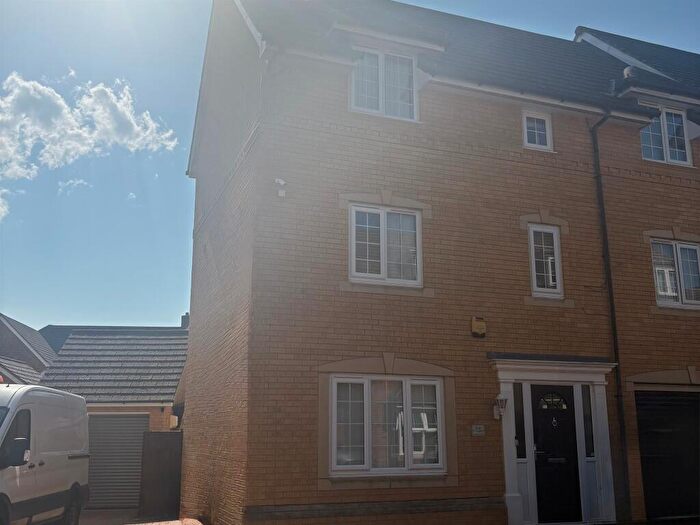 5 Bedroom Town House For Sale In Matthau Lane, Oxley Park, Milton Keynes, MK4