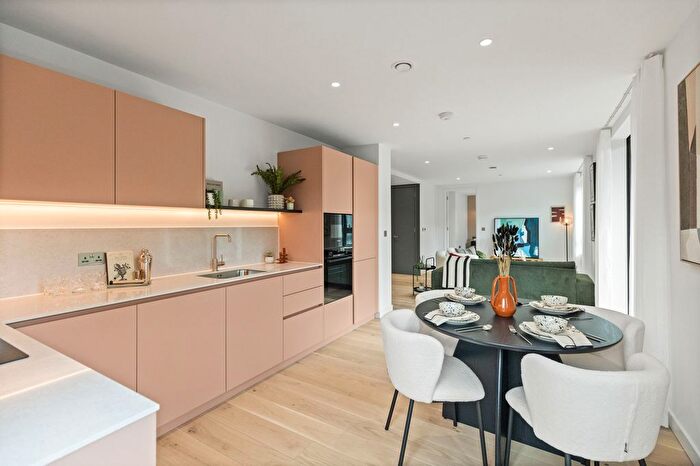 2 Bedroom Flat For Sale In East Parkside, London, SE10