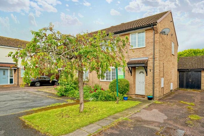 3 Bedroom Semi-Detached House For Sale In Dove House Close, Godmanchester, Huntingdon, PE29