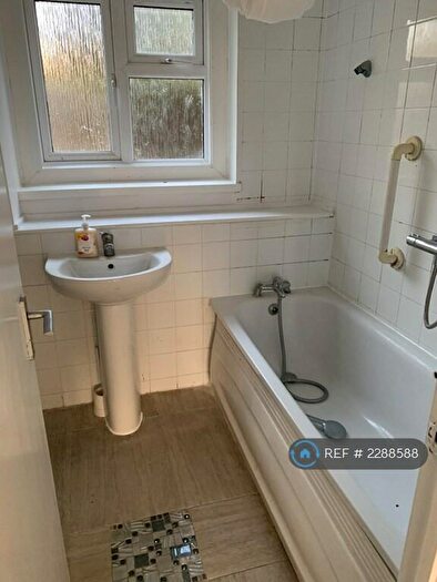 2 Bedroom Flat To Rent In Chingford Lane, Woodford Green, IG8
