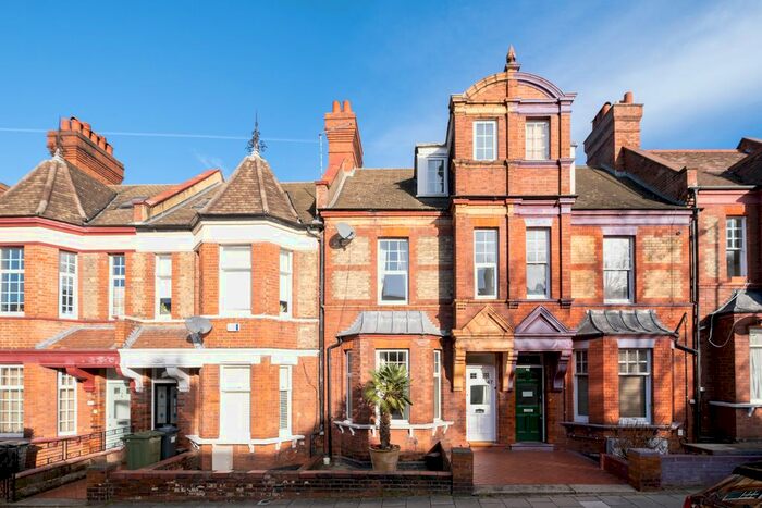 4 Bedroom Property To Rent In Barcombe Avenue, London, SW2