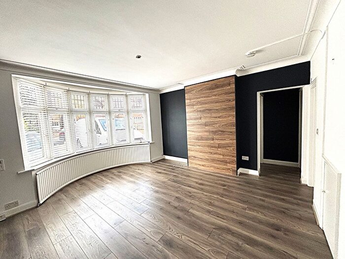 1 Bedroom Flat To Rent In Cole Park Gardens, Twickenham, Greater London, TW1