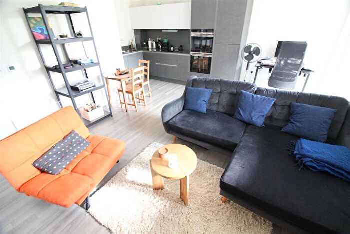 1 Bedroom Flat To Rent In Avenue Road, London, W3