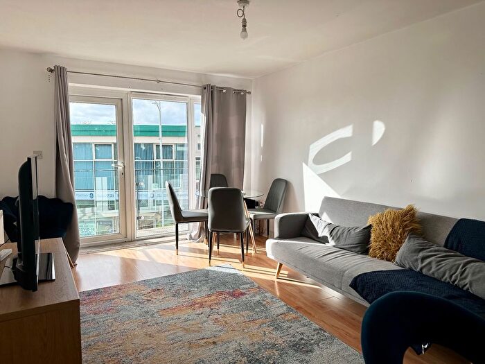 2 Bedroom Flat To Rent In Perrymans Farm Road, Ilford, IG2