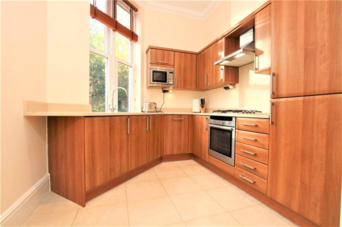 2 Bedroom Apartment To Rent In Upcross House, Upcross Gardens, Reading, Berkshire, RG1