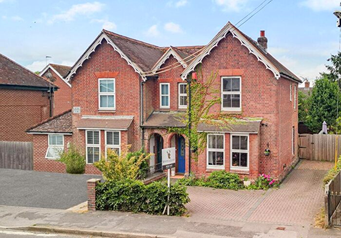 3 Bedroom Semi-Detached House For Sale In Winchester Road, Bishops Waltham, SO32