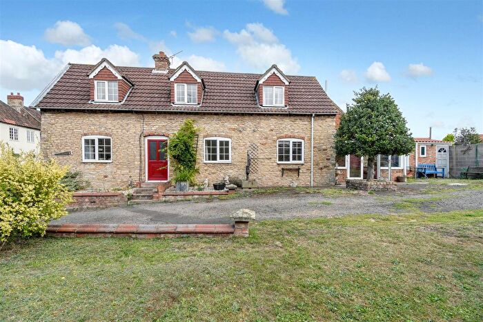 3 Bedroom Link Detached House For Sale In High Burgage, Winteringham, DN15