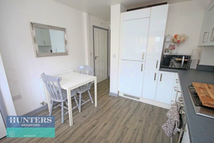 2 Bedroom Semi-Detached House For Sale In Ref Tn - Meadow Bank Allerton, Bradford, West Yorkshire, BD15