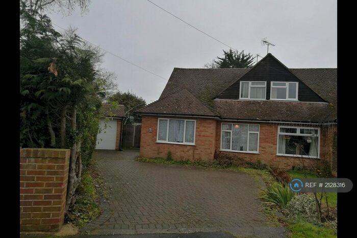 4 Bedroom Semi-Detached House To Rent In The Crescent, Earley, Reading, RG6