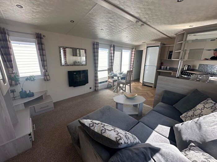 2 Bedroom Mobile/park Home For Sale In Vinnetrow Road, Runcton, Chichester, PO20