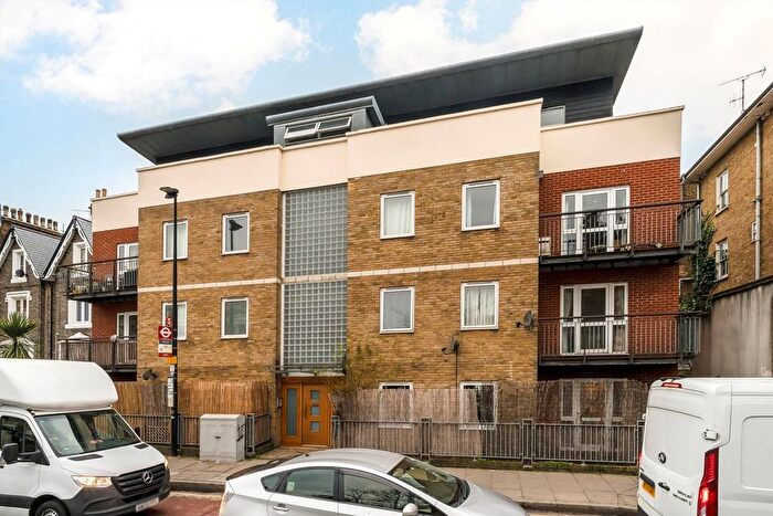 2 Bedroom Flat To Rent In Campbell Road, Bow, E3