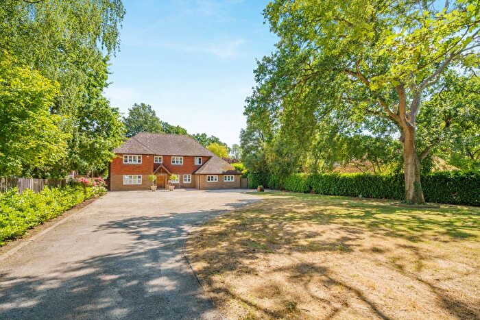 4 Bedroom Detached House For Sale In Smarden Road, Pluckley, Ashford, TN27