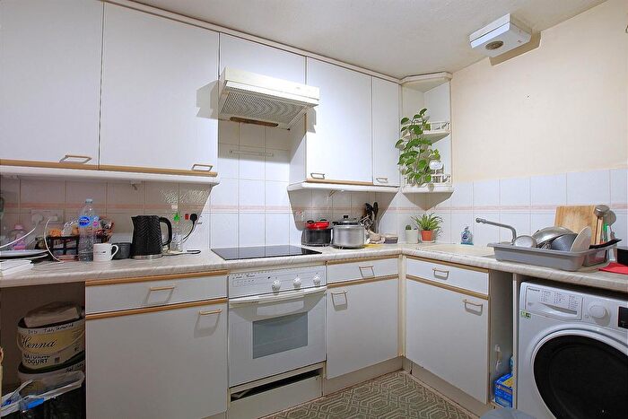 1 Bedroom Flat To Rent In The Beeches, Lampton Road, Hounslow, TW3