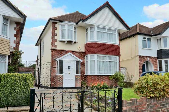 3 Bedroom Detached House To Rent In Manor Drive North, Worcester Park, Surrey, KT4