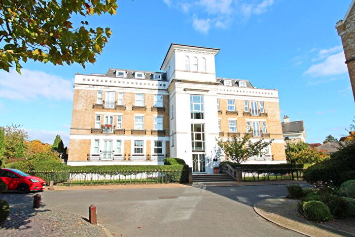 3 Bedroom Apartment For Sale In St Martins Lane, Langley Park, Beckenham, BR3