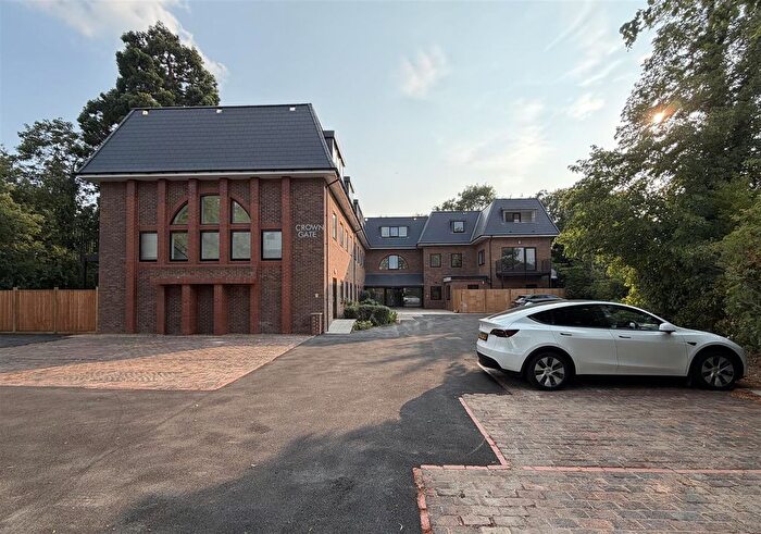 2 Bedroom Flat To Rent In Church Road, Claygate, KT10