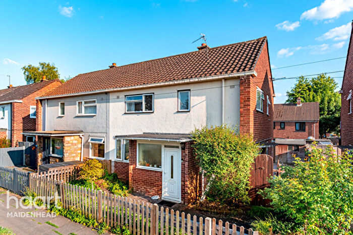 3 Bedroom Semi-Detached House For Sale In Gardner Road, Maidenhead, SL6